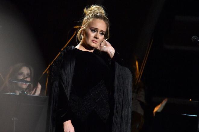 Adele llora durante los Grammy 2017