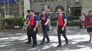 Aficionados del PSG aprovechan las horas previas al partido para hacer turismo por Barcelona