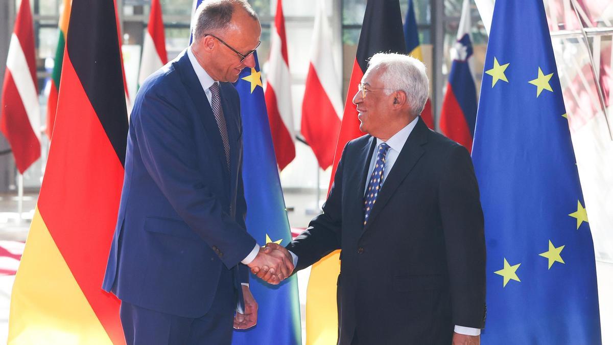 El presidente del Consejo Europeo, António Costa, recibe en Bruselas al nuevo canciller de Alemania, Friedrich Merz