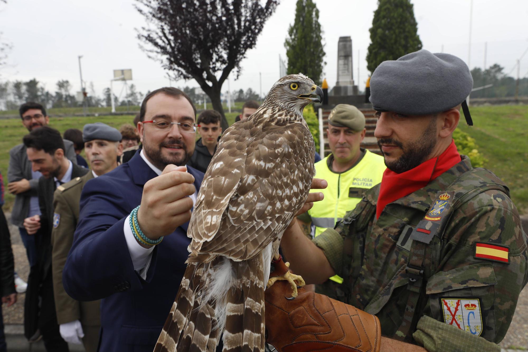 Parada militar en el acuartelamiento "Cabo Noval"