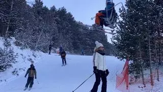 Esquiada per Cambra d’Ase sota la neu i el vent