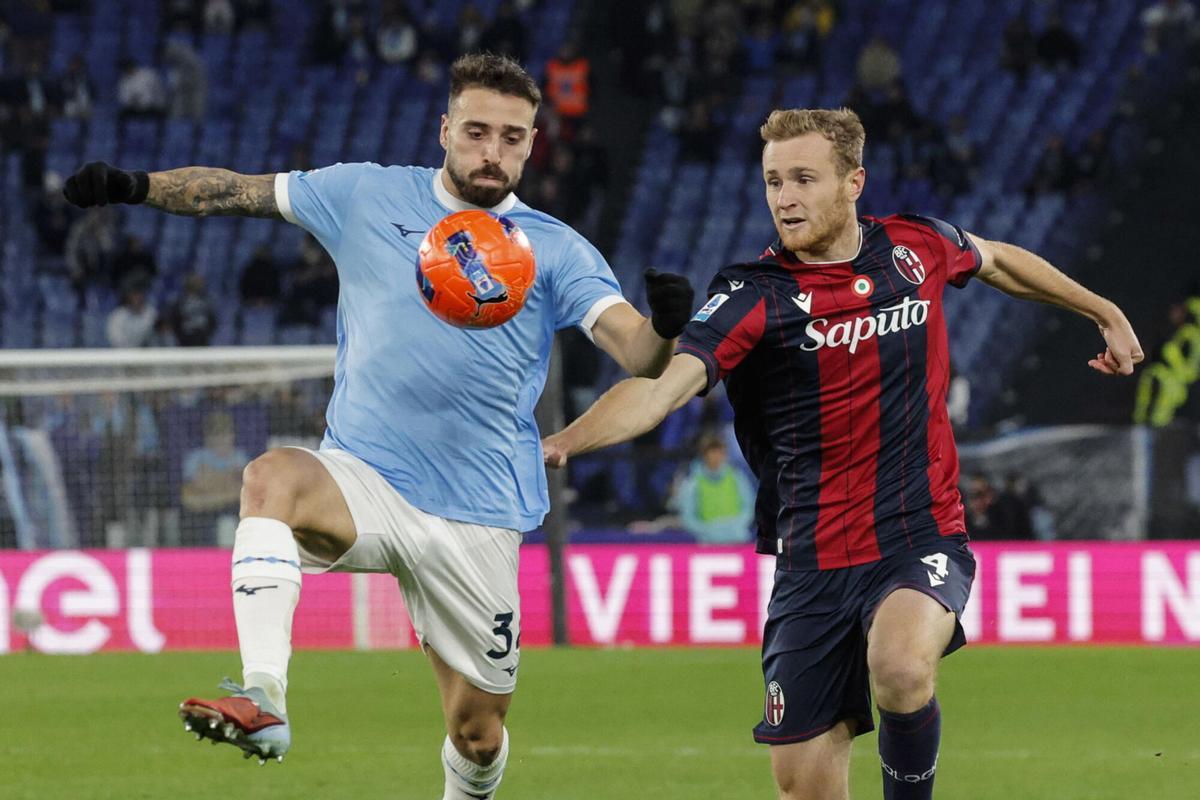 Roma (Italy), 07/12/2025.- Lazio's Mario Gila Fuentes (L) and Bologna's Tommaso Pobega in action during the Italian Serie A soccer match between SS Lazio and Bologna FC 1909, in Rome, Italy, 07 December 2025. (Italia, Roma) EFE/EPA/GIUSEPPE LAMI