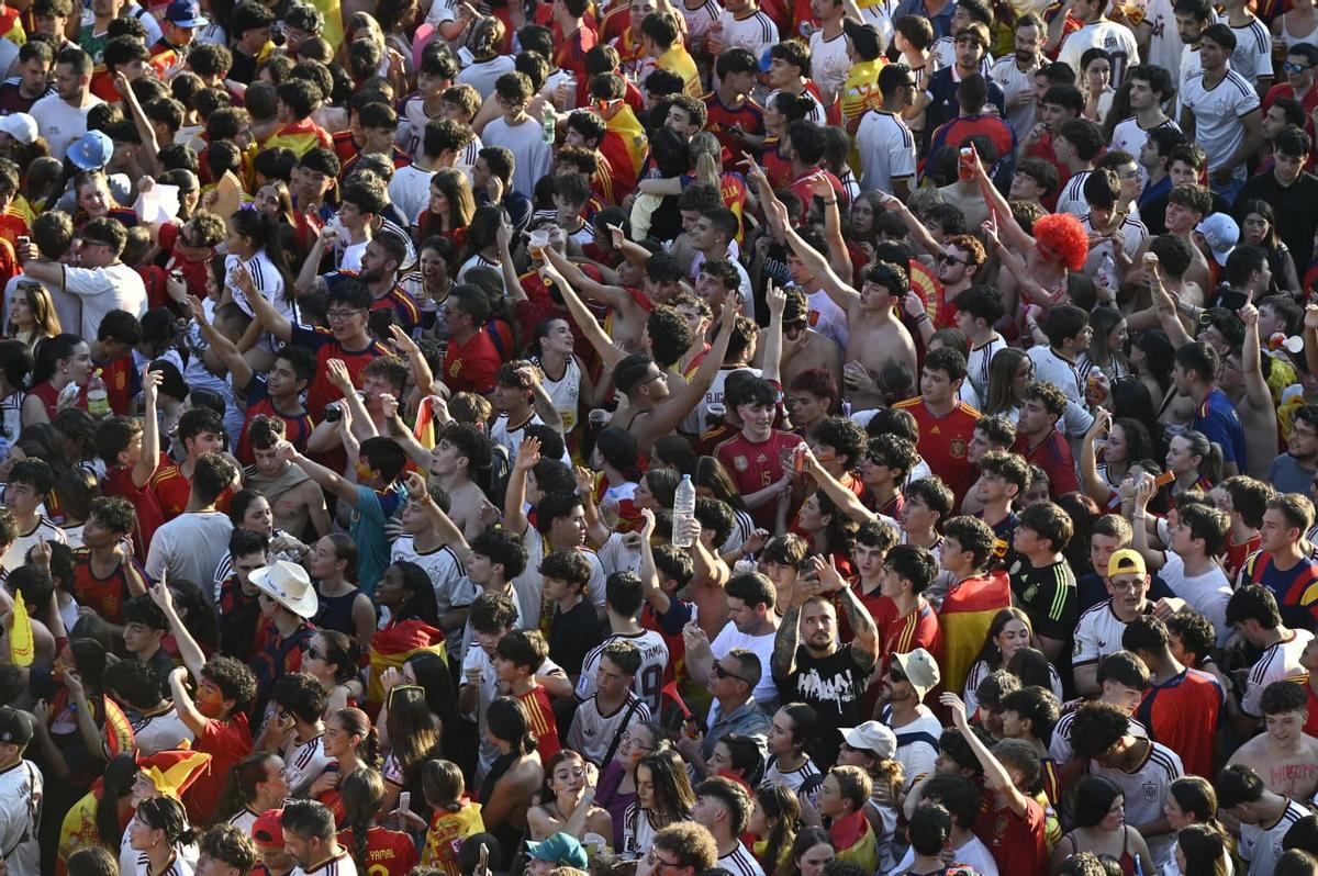 En imágenes | Zaragoza se vuelca con La Roja en la final del Mundial