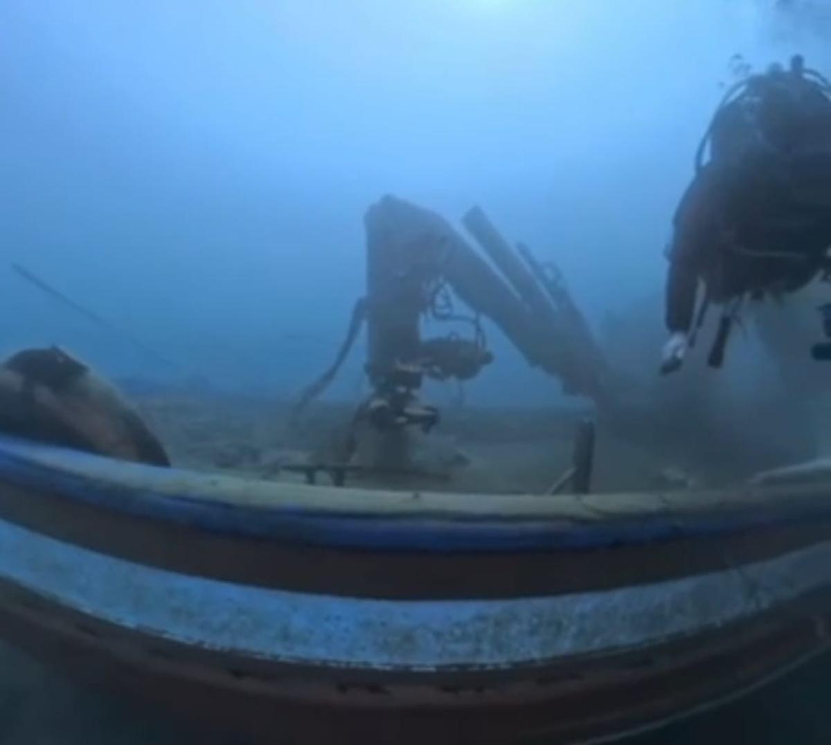 Captura de pantalla de vídeo en la que se aprecia que la grúa sigue en pie.