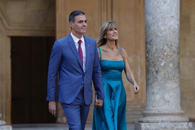 El presidente del Gobierno, Pedro Sánchez, junto a su esposa Begoña Gómez. 