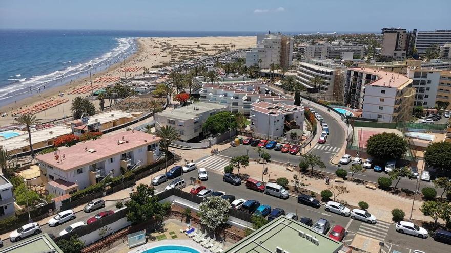 Salidas de emergencia taponadas y exceso de aforo: las faltas denunciadas en la fiesta desalojada en Playa del Inglés