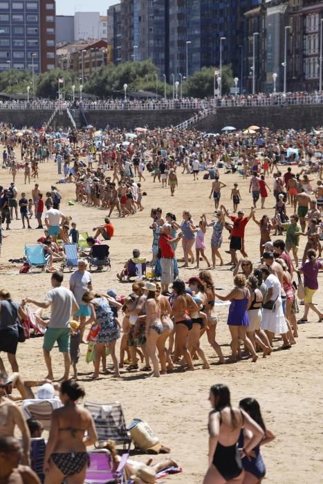 La danza prima y el Restallón en Gijón