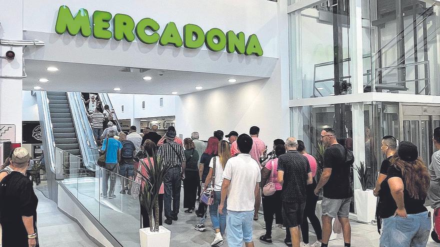 Mercadona abre su primera tienda en un mercado municipal de Canarias