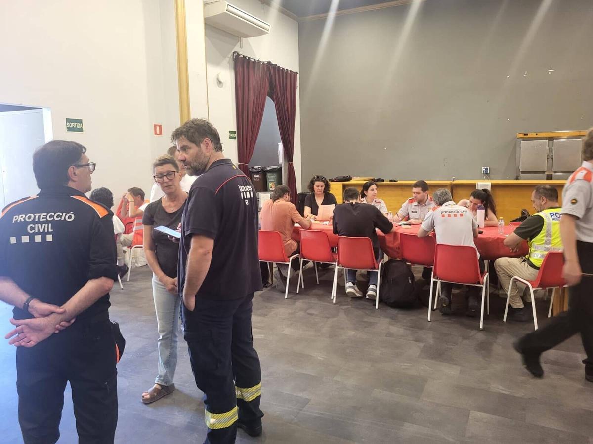 Les imatges de l'exercici de muntatge d'un centre d'acollida per evacuats a Portbou