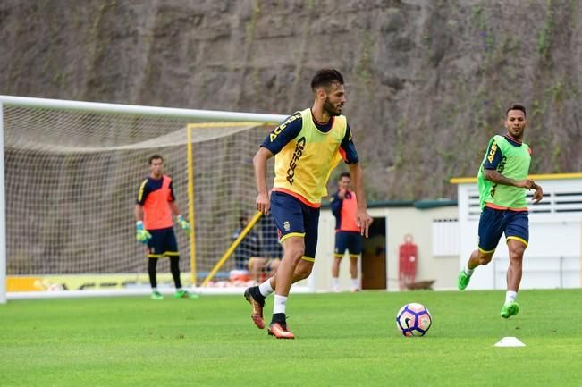 .Entrenamiento de la UD Las Palmas en Barranco ...