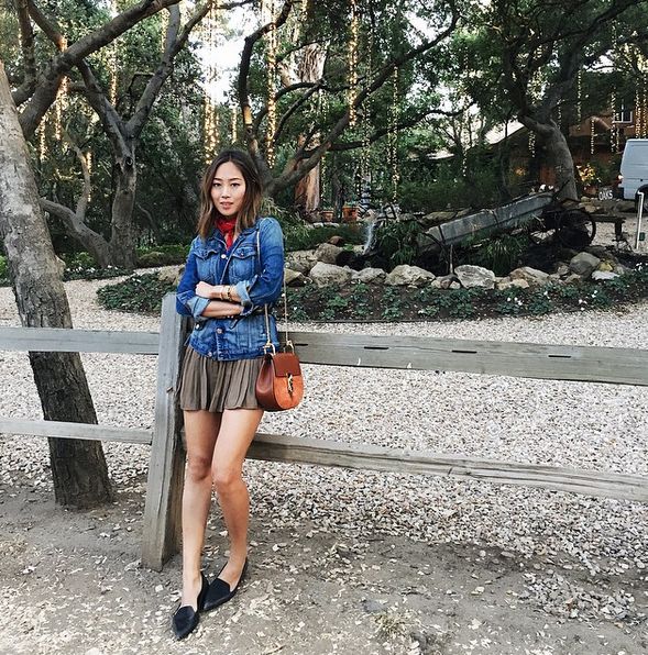 Así lleva la bandana Aimee Song
