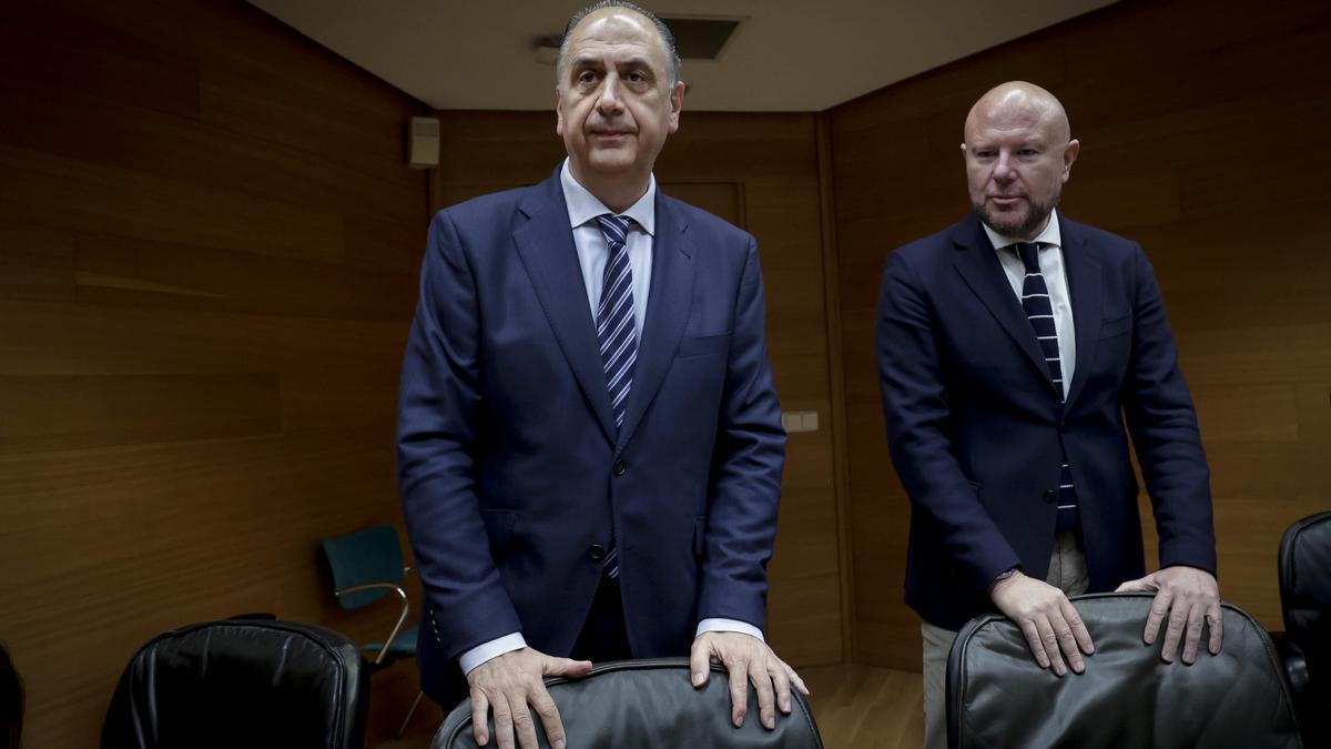 El conseller de Emergencias, Juan Carlos Valderrama, en la comisión de las Corts.
