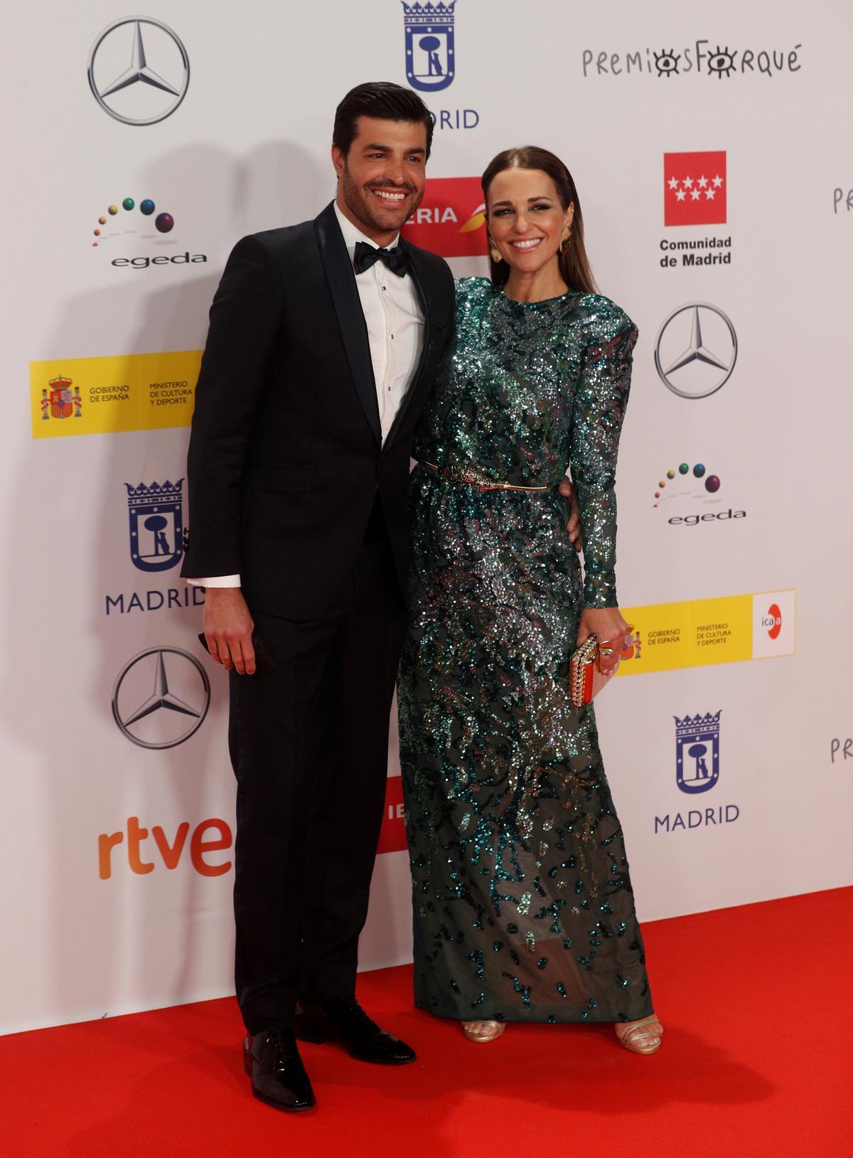 La actriz Paula Echevarría y su pareja Miguel Torres a su llegada a la gala de entrega de los Premios Forqué.
