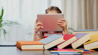 Educación insta a los docentes a un uso prudente de los recursos tecnológicos