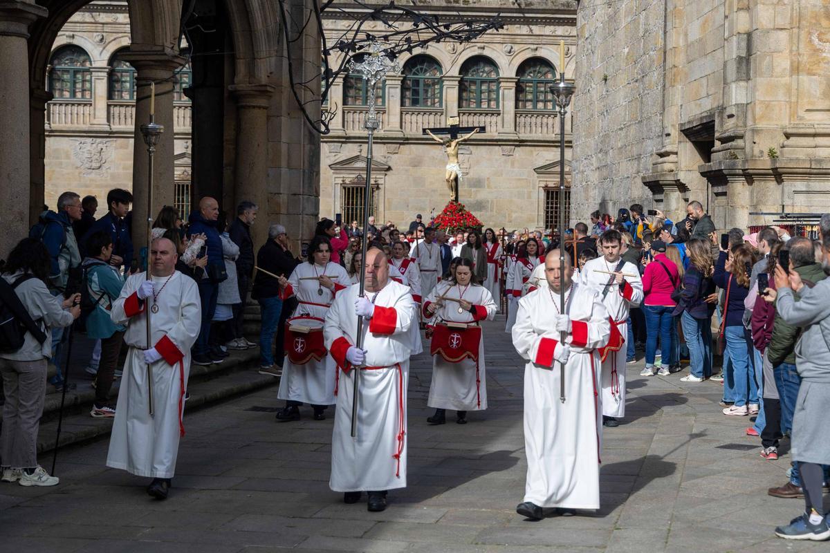El Cristo de la Paciencia regresa a Conxo y pone el broche final a la Semana Santa compostelana
