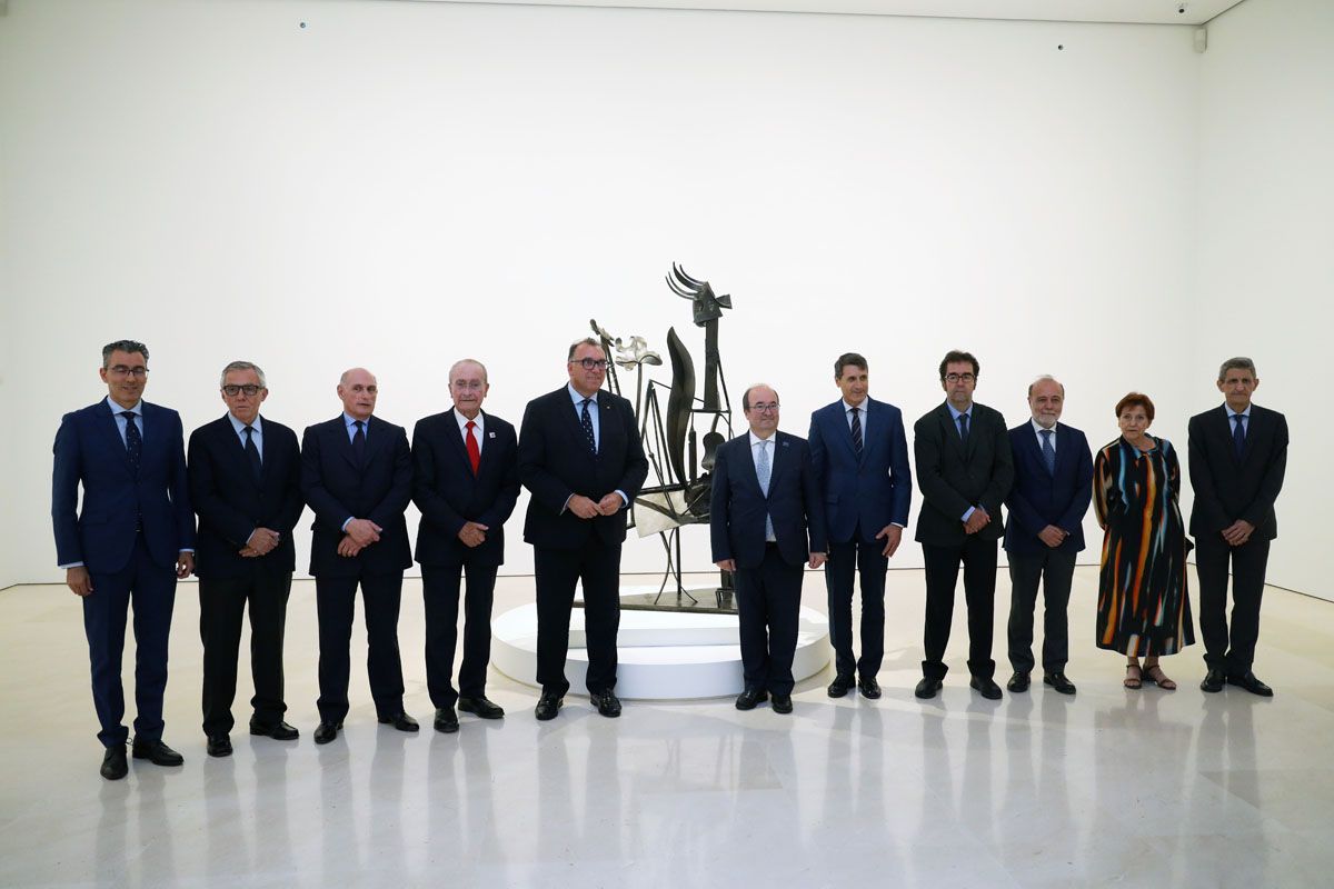 El ministro de Cultura Miquel Iceta visita la nueva exposición del Museo Picasso Málaga.