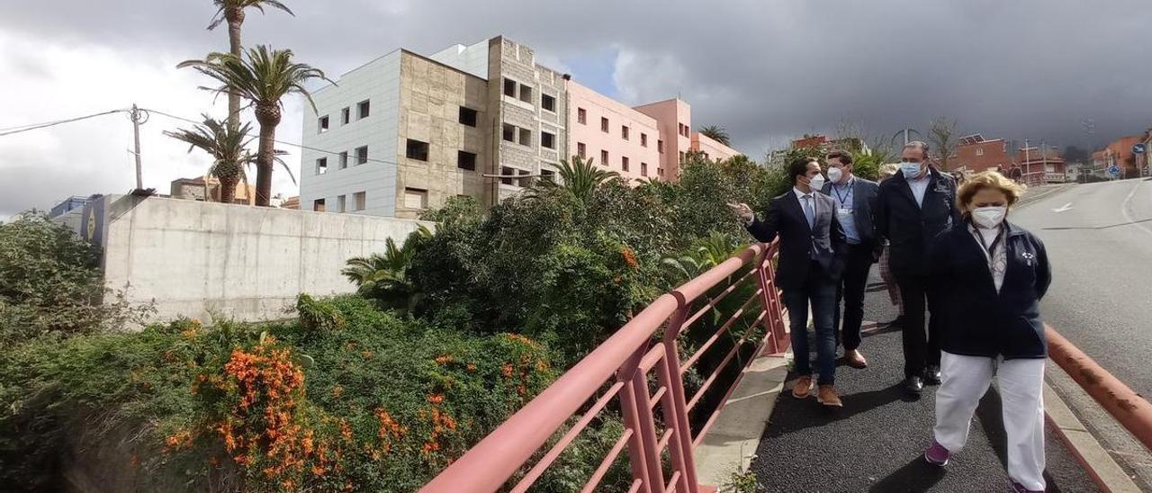 Blas Trujillo visitó el Centro de Salud de Tacoronte en compañía del alcalde, José Daniel Díaz.