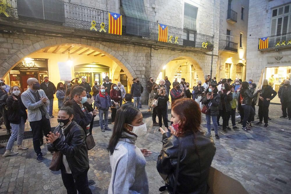 Restauradors i autònoms gironins protesten a la plaça del Vi