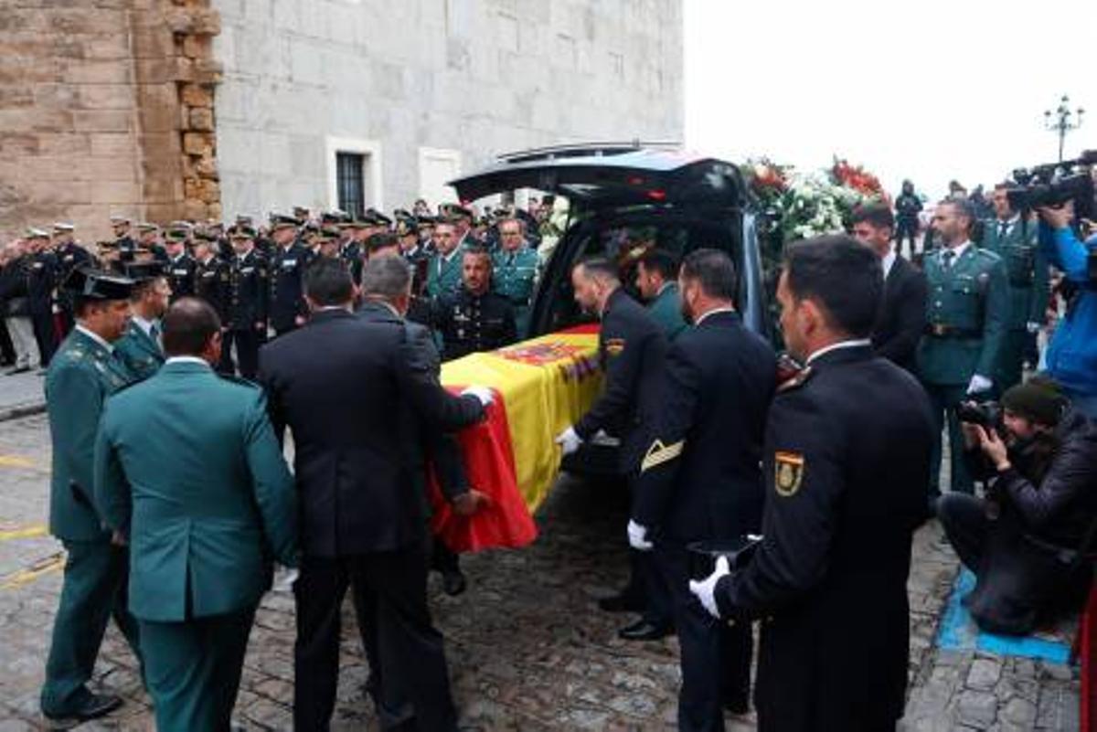 Misa fúnebre en memoria de Miguel Ángel González Gómez, el guardia civil de 39 años natural de San Fernando.