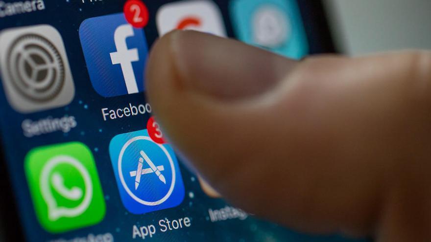 Facebook se suma a las críticas a Apple por su comisión en la App Store