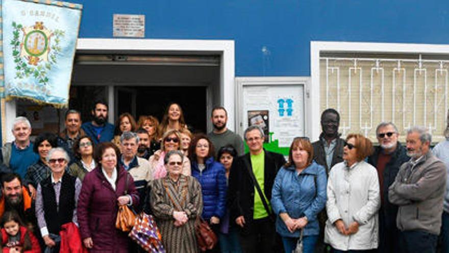 Fotografía de familia dos participantes no aniversario da asociación Atochas-Monte Alto-A Torre.