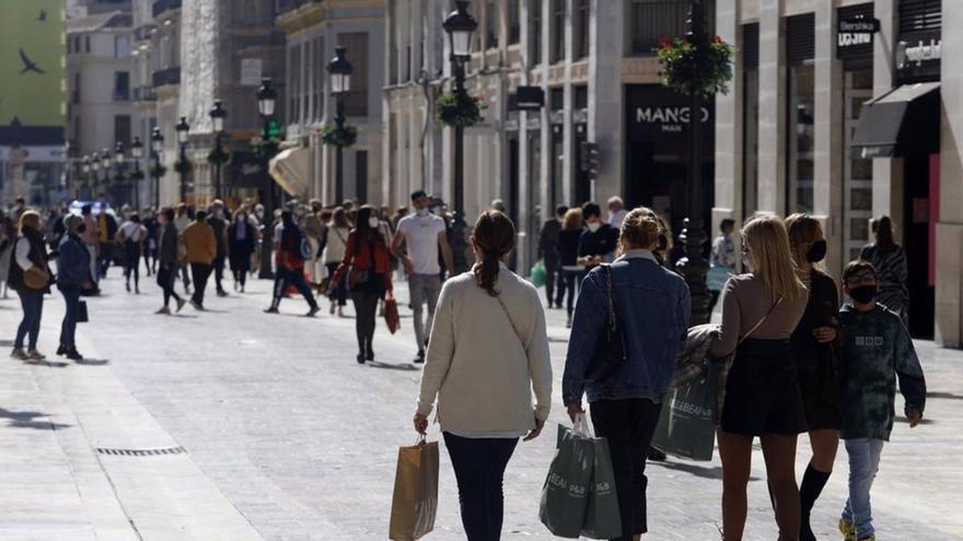 Málaga casi duplica su población en 40 años pero sube su edad media y reduce su natalidad