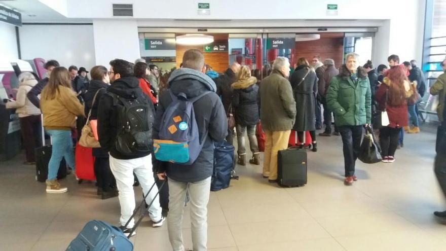 Restablecen la circulación ferroviaria con la Meseta tras un fallo en una catenaria