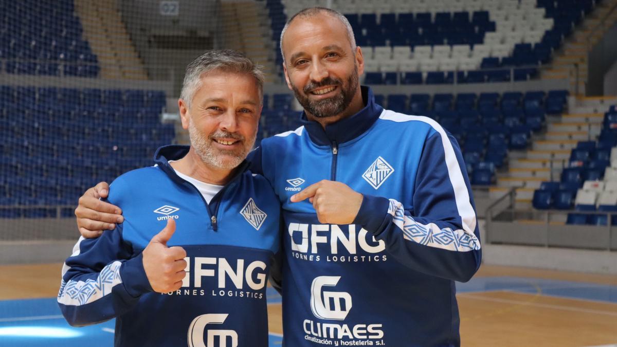 Vadillo posa con Juanpe, su ayudante en el Palma Futsal.