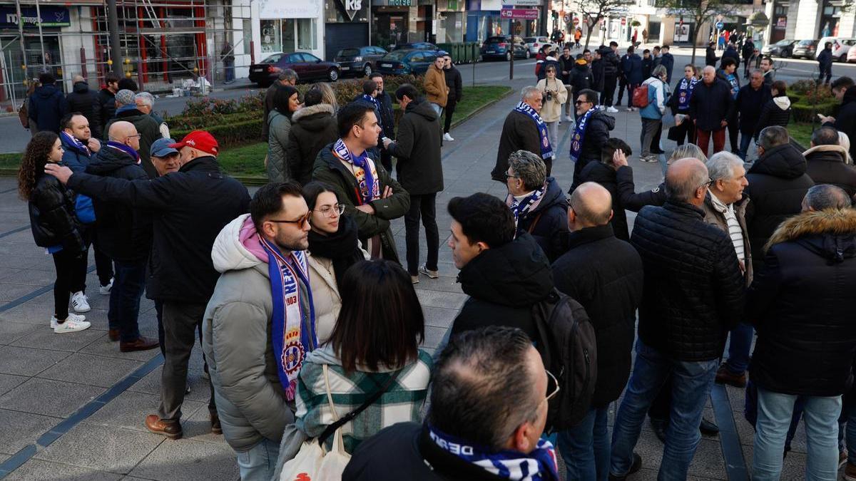 Afición del Avilés en uno de los últimos desplazamientos