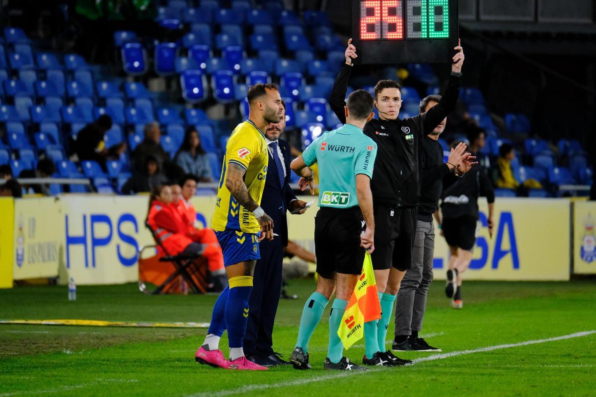Momento en el que Jesé entra al terreno de juego como recambio de Lukovic