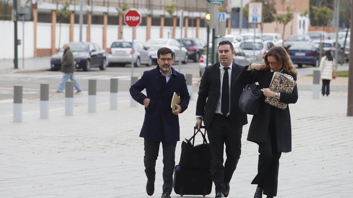 Jesús León llega a la Ciudad de la Justicia durante el juicio por el 'caso chalet'.