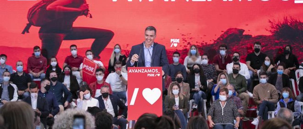 El secretario general del PSOE y presidente del Gobierno, Pedro Sánchez, durante el mitin de partido de este pasado 10 de octubre de 2021 en Ponferrada, León.