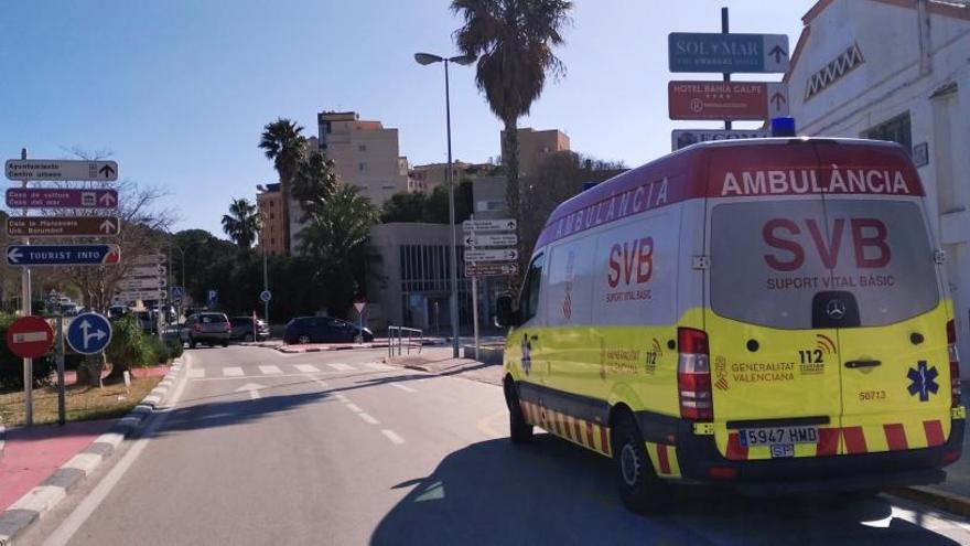 Calp cuenta con una única ambulancia de SVB para atender todas las urgencias sanitarias.