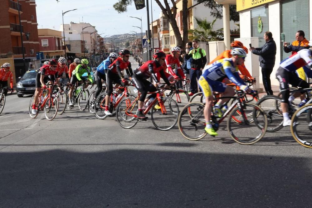 Ambiente a la salida y la llegada de la Vuelta Ciclista a Murcia