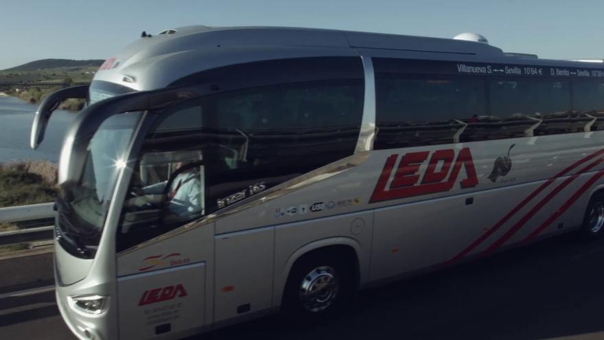 Un autobús que cubre la línea Sevilla-Mérida se avería en plena ola de calor