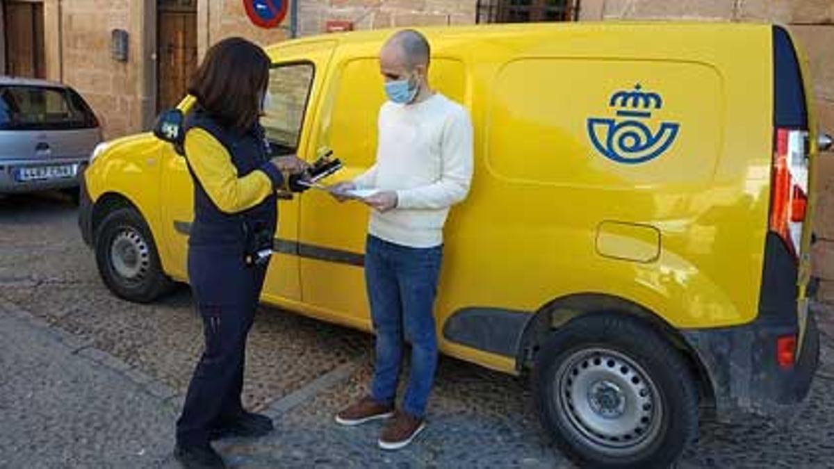 Banco Santander y Correos se unen por la inclusión financiera en la España rural