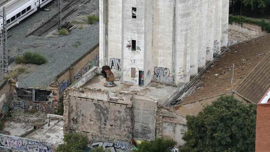 Los silos situados junto a las vías no se conservarán.