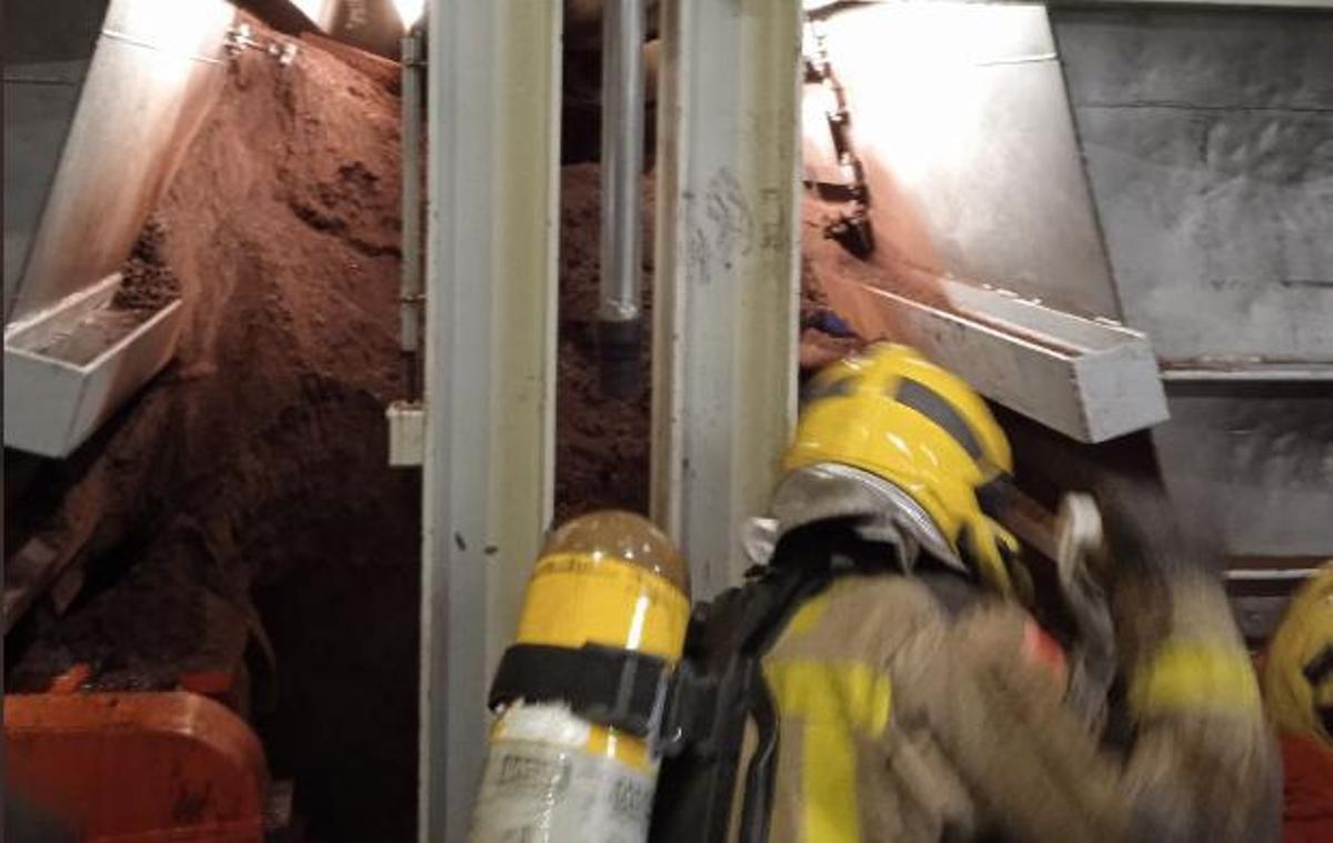 Onze treballadors afectats en un incendi en una nau a Terrassa Onze treballadors afectats en un incendi en una nau a Terrassa