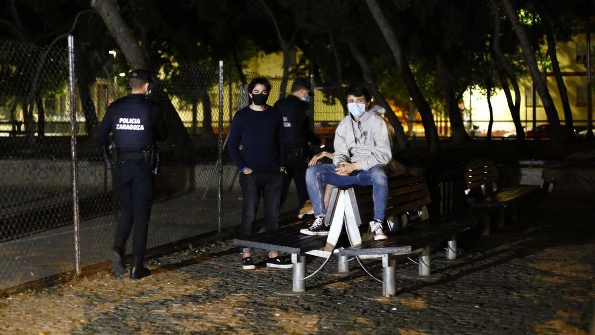 Jóvenes, la semana pasada en la zona de la Ribera del Ebro tras el toque de queda