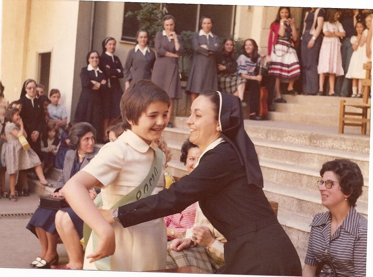 Imagen antigua de alumnos de las Carmelitas de Cáceres. Imagen antigua de alumnos de las Carmelitas de Cáceres.
