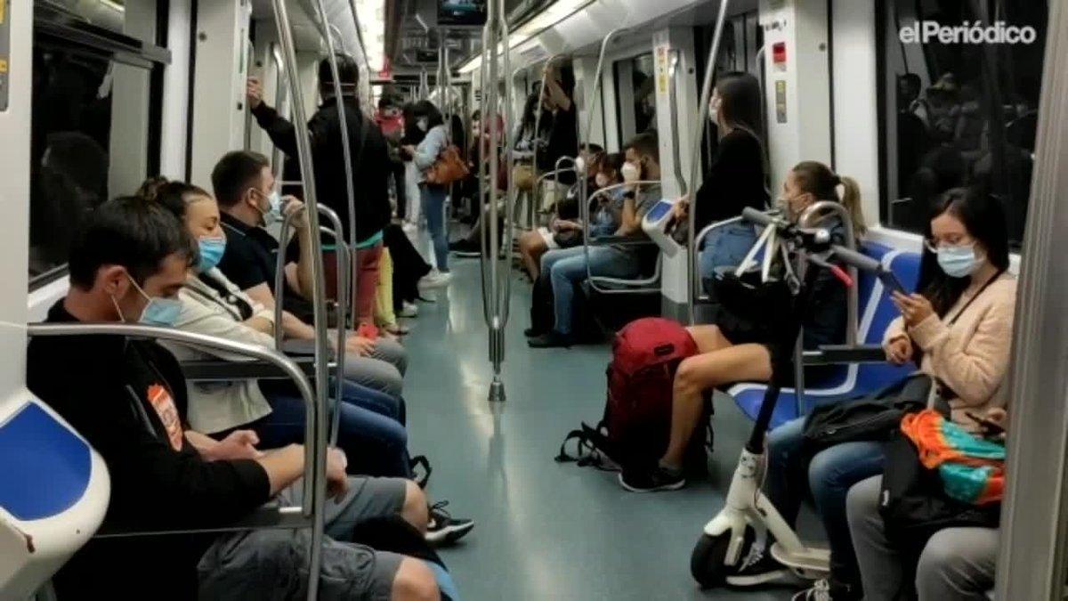 Ambiente en el metro el primer dia de trabajo postvacacional