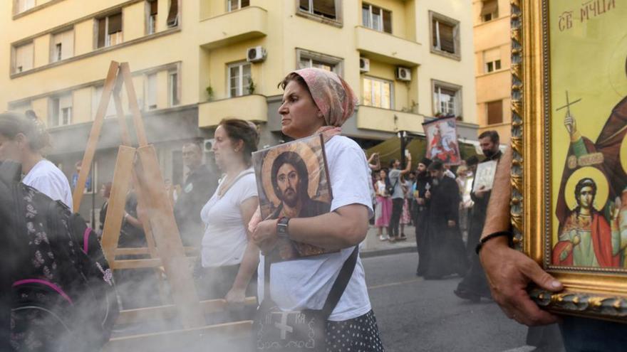 Milers d’ortodoxos es manifesten contra l’Europride LGTB a Sèrbia