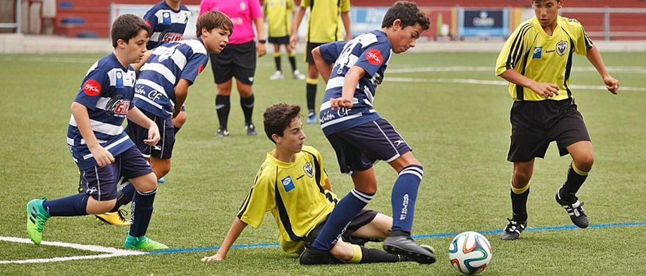 Un partido entre equipos del Manuel Rubio y La Asunción, en el campo de Santa Cruz.