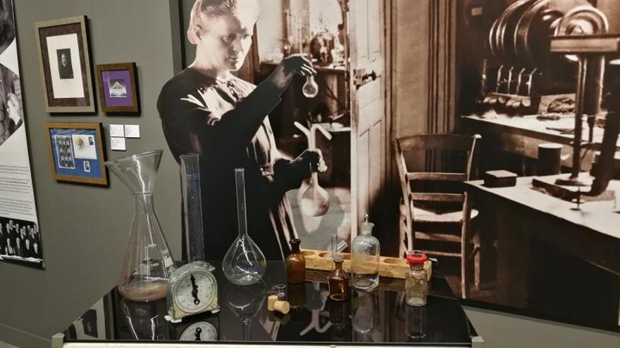 Espacio dedicado a la Nobel Marie Curie en la exposición &#039;Mujeres Nobel&#039;.