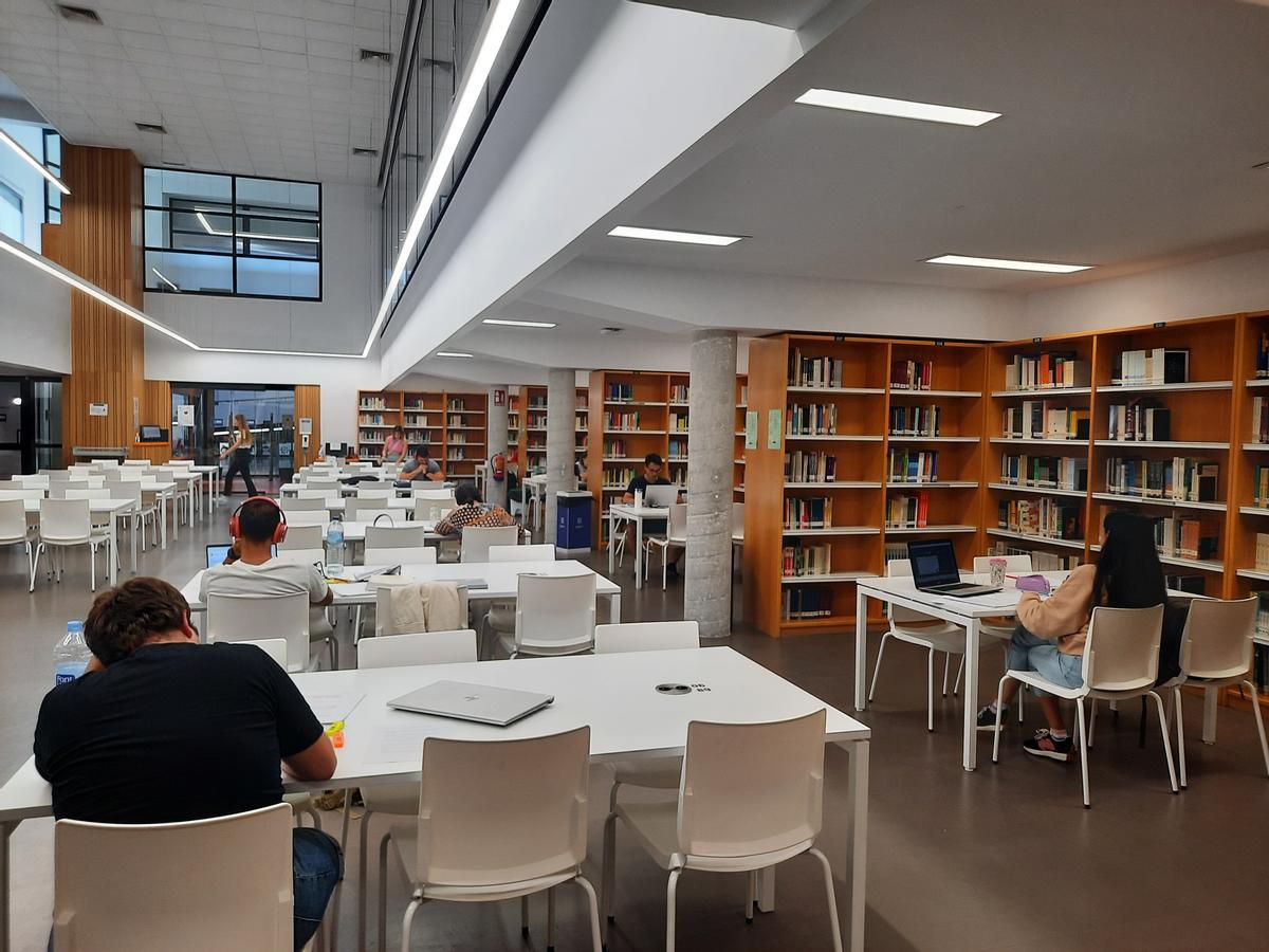 Biblioteca de Educación enel campus de Teatinos. | L.O.