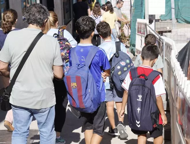 Las mochilas de ruedas, prohibidas en varios colegios de Vigo
