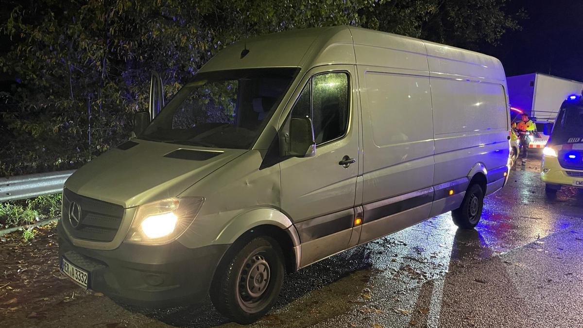 La futgoneta interceptada amb la qual fugia el lladre