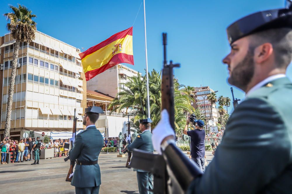 La Guardia Civil recibe un homenaje en Torrevieja