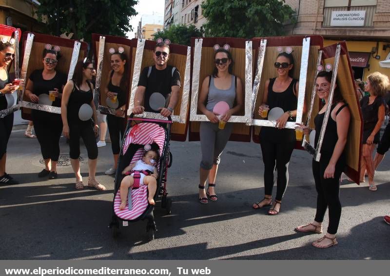 Desfile de peñas y toro