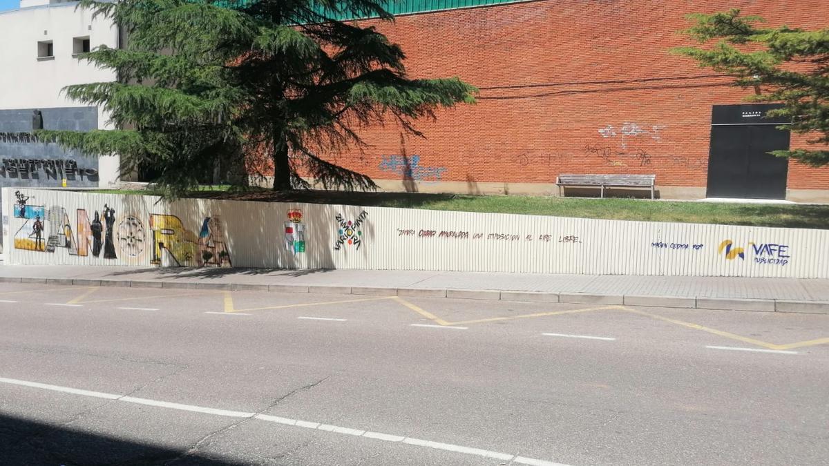 Nuevo mural en la calle Amargura, junto al pabellón Ángel Nieto.